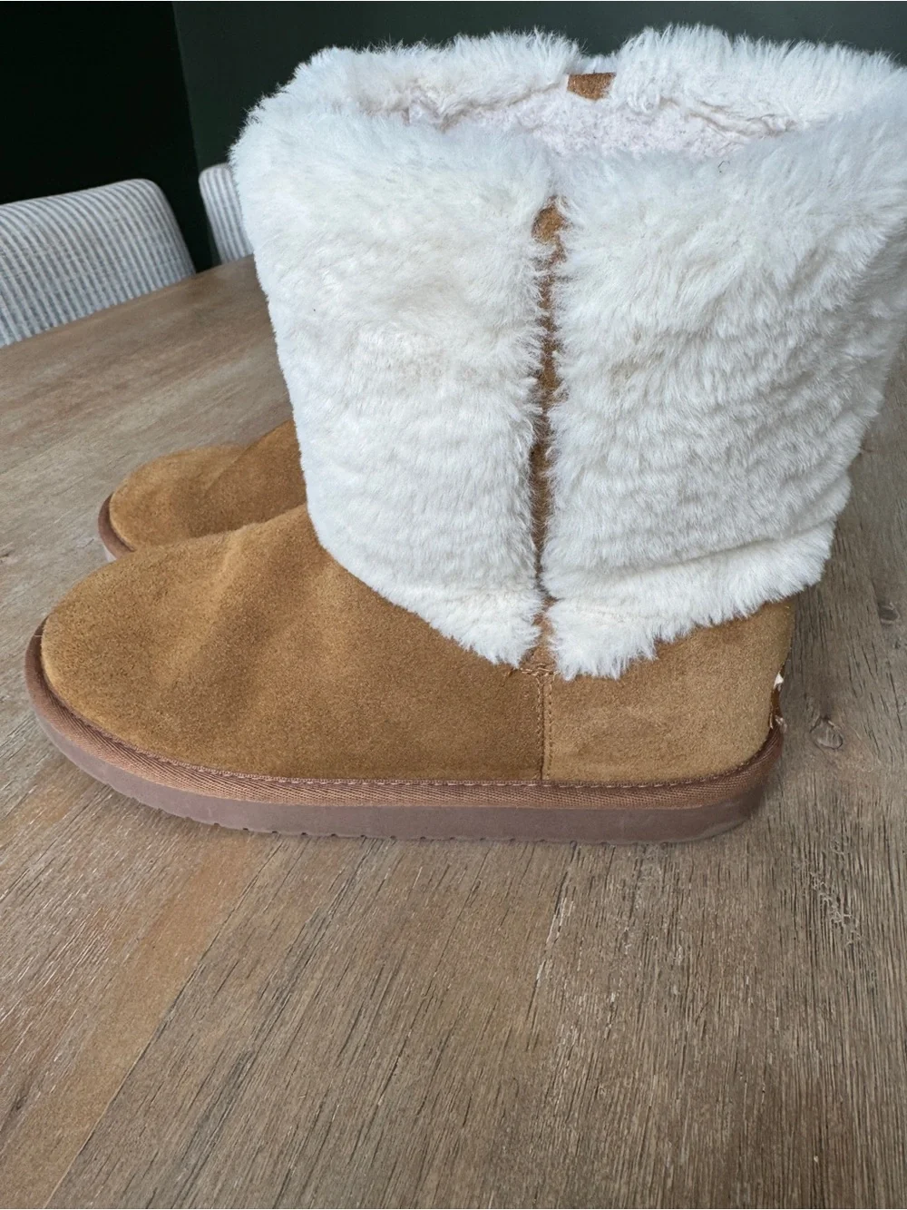 Koolaburra by Uggs girls boots